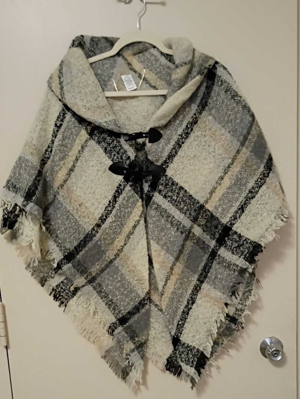 Cozy Plaid Fringe Poncho - Gray & Cream